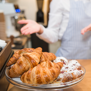 Atelier de fabrication de croissants